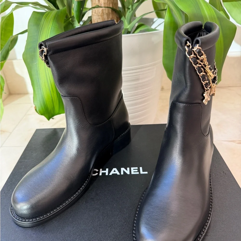 Chanel Calfskin CC Chain Logo Clover Gold Chain Charms Black Leather Boots 38 - Picture 9 of 11